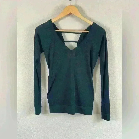 Chaser Long Sleeve Ribbed V Neck Shirt in Yosemite Green Women's Small NWT - Picture 2 of 9